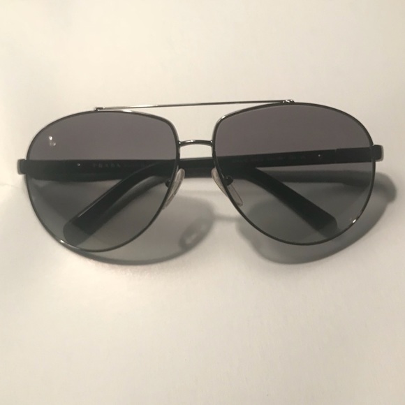 Prada - Picture 1 of 3